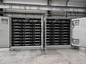 Sistema de almacenamiento de energía en contenedores